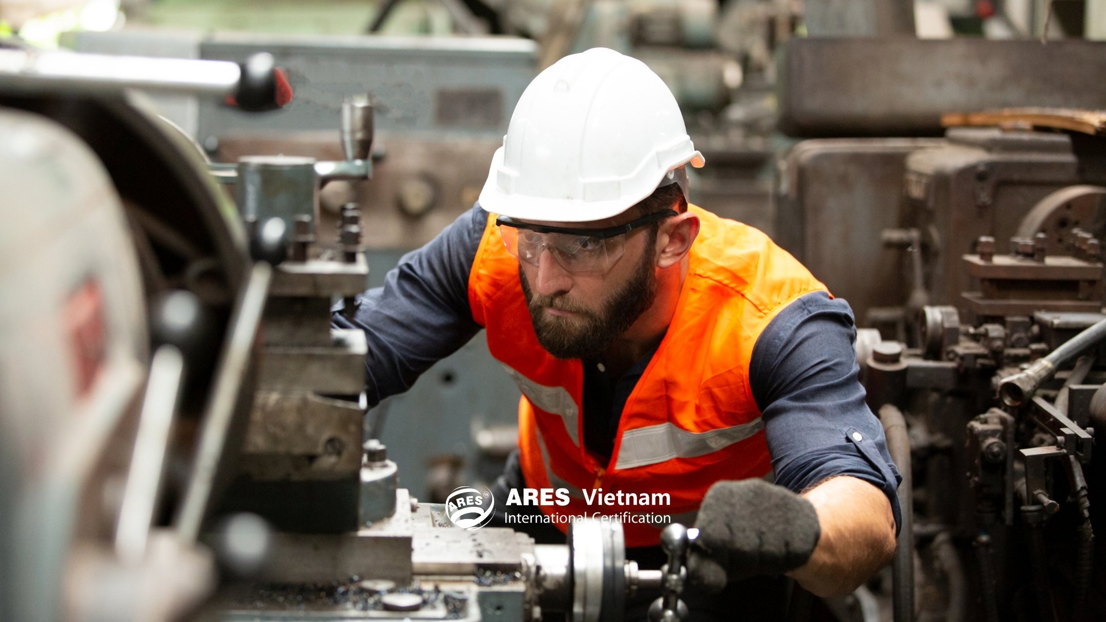 ISO-45001-giup-gi-cho-doanh-nghiep-san-xuat (1) (1)