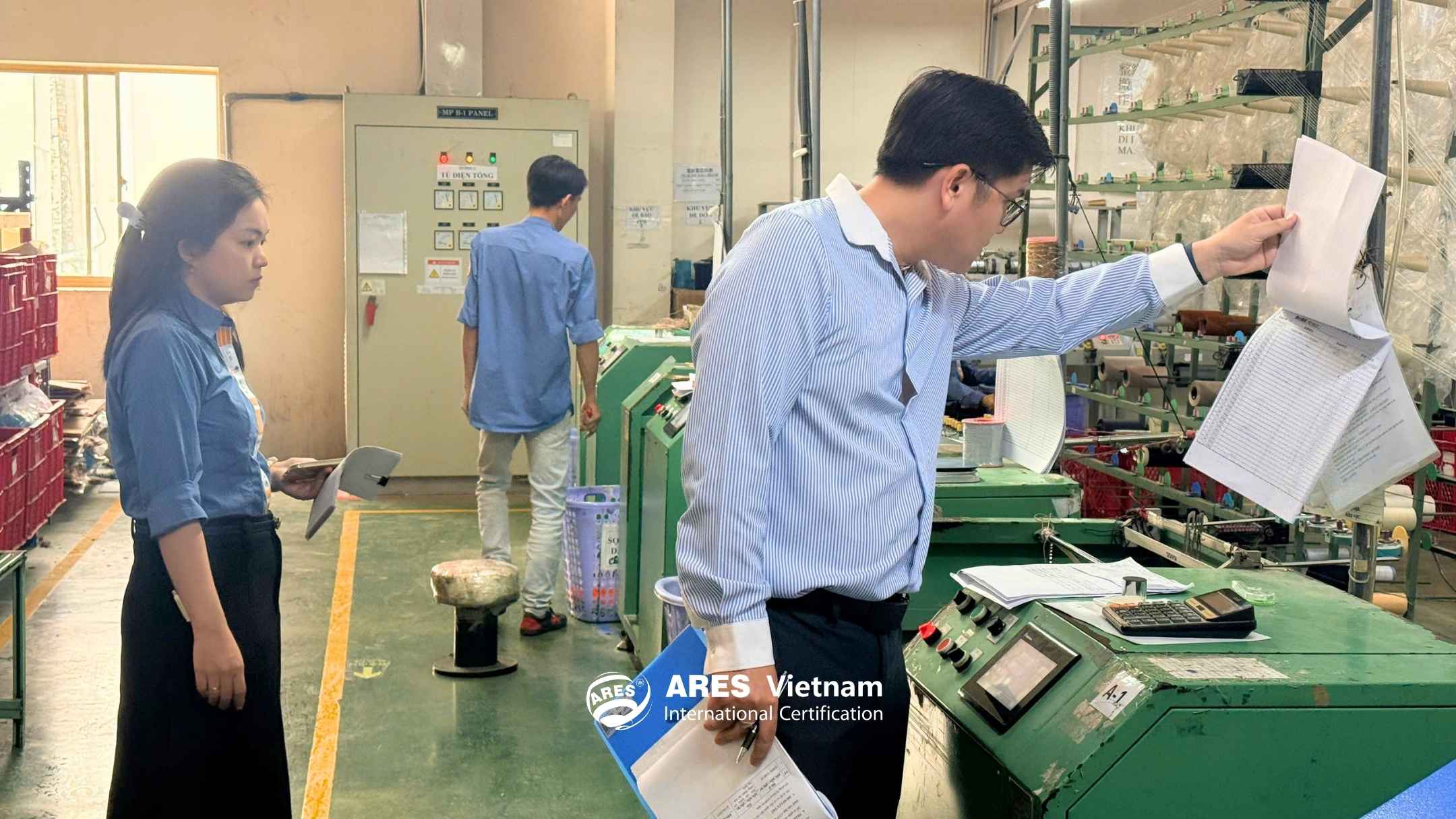 Chuyên gia ARES Vietnam đánh giá tại khu vực nhà xưởng