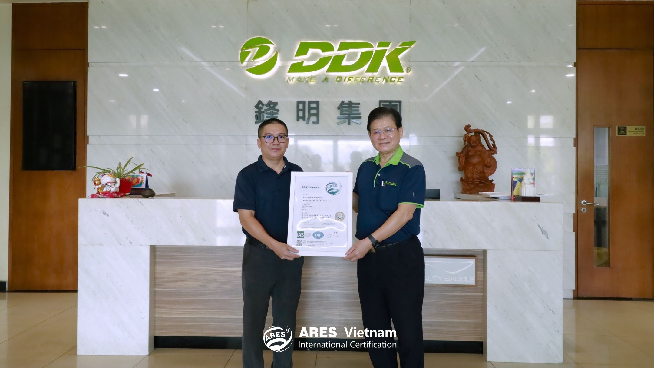 Chuyên gia ARES Vietnam trao chứng nhận ISO cho đại diện công ty TNHH Pro Active Global Việt Nam (ảnh 3)